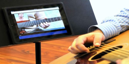 Guitarist using an eLesson